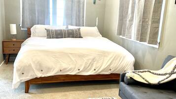 3 bedrooms, desk, iron/ironing board, free WiFi