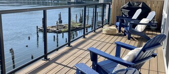 Bay Window -incredible river views- Old Town- new deck! Lots of stairs. 