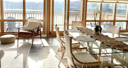 Bay Window -incredible river views- Old Town- new deck! Stairs.