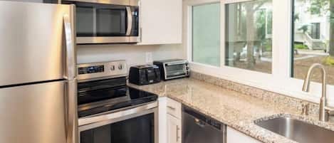 Refrigerador, microondas, horno, placa de cocina