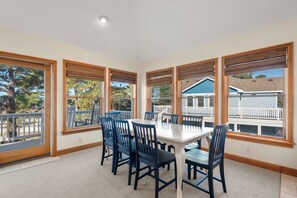 Dining - Sea-Sound Blessing: Soundfront | Pool and Hot Tub (Corolla)