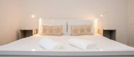 3 bedrooms, iron/ironing board, travel crib, free WiFi