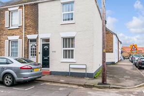Exterior - Coal Miners Cottage - Moments to Seafront & Deal Town (Deal)