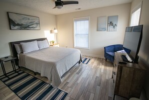 3 bedrooms, desk, iron/ironing board, free WiFi