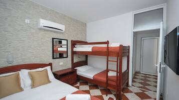 1 bedroom, in-room safe, iron/ironing board, free WiFi