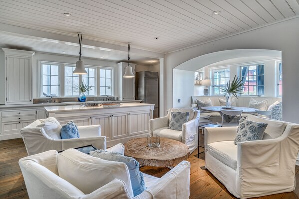 Een smart-tv en een stereo