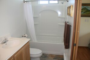 Ensemble douche/baignoire, articles de toilette écologiques