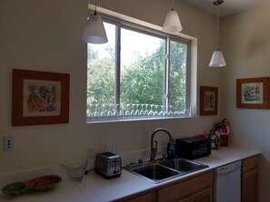 Fridge, microwave, oven, stovetop - Lost Pines Lake House near Bastrop State Park and Buescher State Park.. (Smithville)
