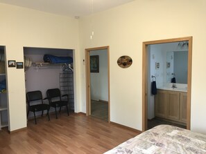 3 Schlafzimmer, Schreibtisch, Bügeleisen/Bügelbrett, kostenloses WLAN