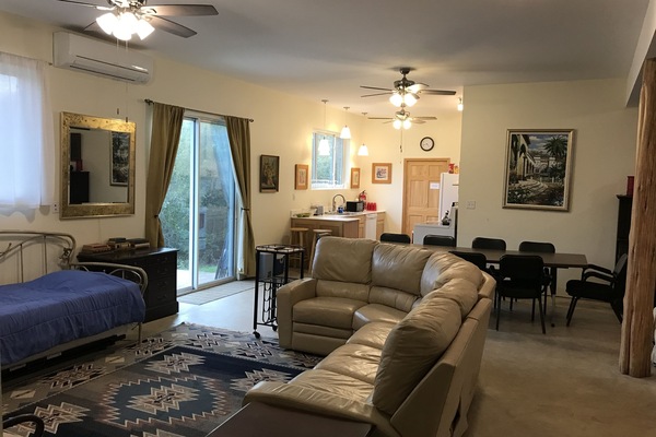 TV connectée, lecteur de DVD, livres, chaßne hi-fi