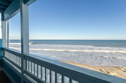 Ocean front ground level condo in the Riggings!
