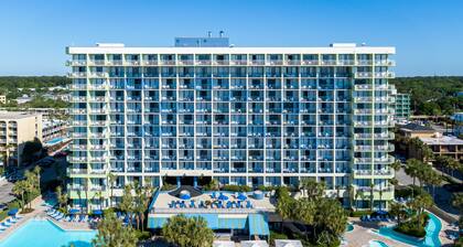 Room with full kitchen and partial ocean views - Full Access to Amenities!