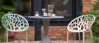 Lovingly furnished apartment in the Heidehaus, pure nature - next to the golf course.