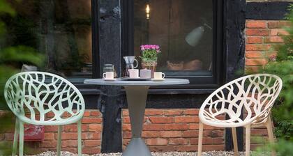 Lovingly furnished apartment in the Heidehaus, pure nature - next to the golf course.