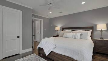 3 habitaciones, tabla de planchar con plancha y cuna de viaje