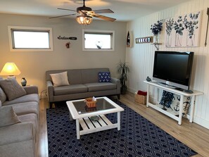 Smart TV, DVD player, table football, books - Home of the Brave ~ Indian Lake (Lakeview)