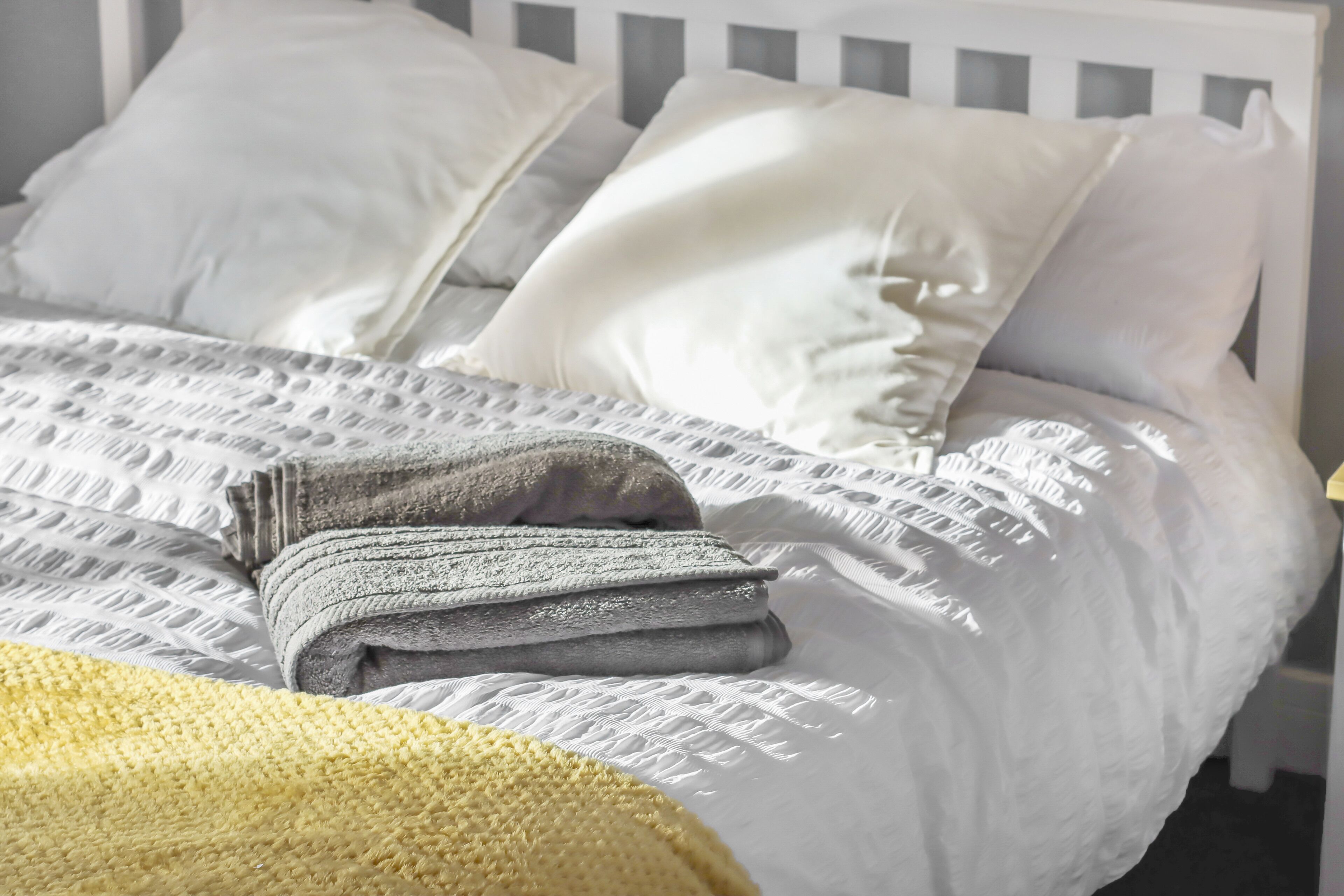 3 habitaciones, tabla de planchar con plancha y cuna de viaje 