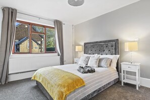 3 chambres, fer et planche à repasser, lit de bébé portatif