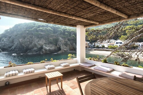 2 bedroom apartment in first sea line in Sa Tuna, Begur (H01)