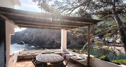 2 bedroom apartment in first sea line in Sa Tuna, Begur (H01)