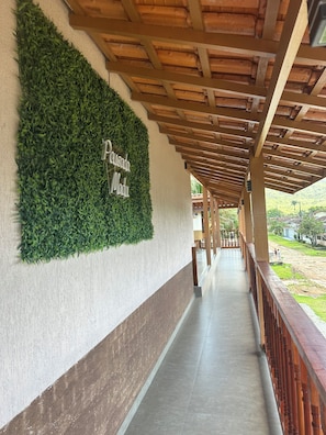 Basic Twin Room | Terrace/patio - Pousada Madu Eireli (Ubatuba)