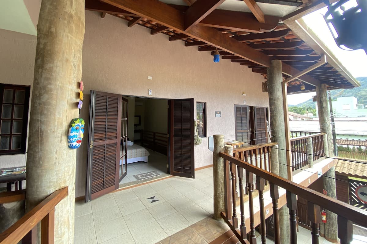 Habitación triple básica | Wifi gratis y ropa de cama