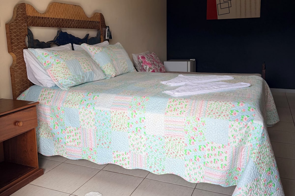 Habitación triple básica | Wifi gratis y ropa de cama