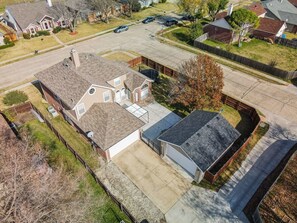 Exterior - Luxury 5 BR, Jacuzzi, Gym, Near Lake for large Fam (Rowlett)