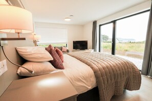 3 عدّة غرف نوم ومكواة/لوح كي وواي فاي مجانًا وملاءات أسرّة