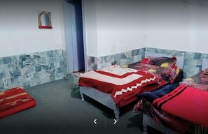 Habitación estándar con 1 cama doble o 2 individuales | Wifi gratis y ropa de cama