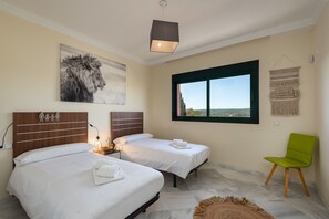 2 bedrooms, in-room safe, iron/ironing board, free WiFi