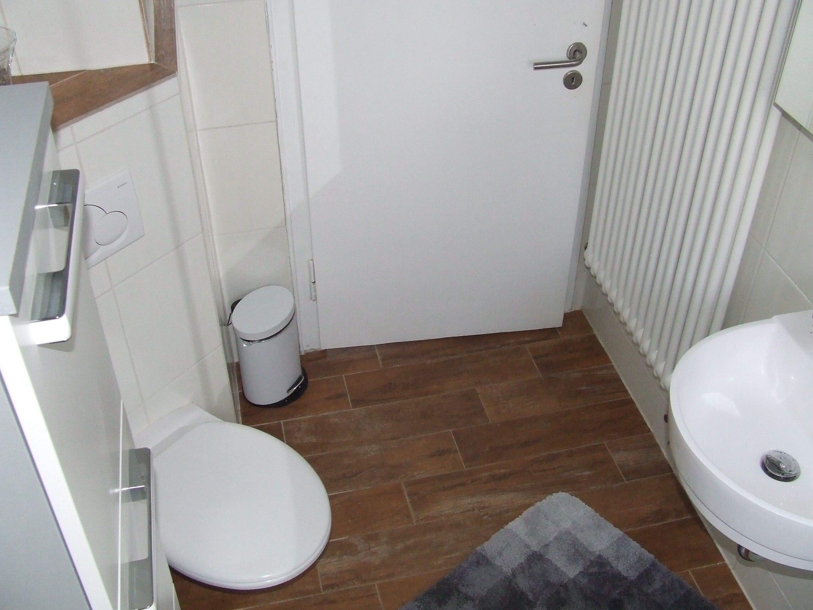 Combined shower/tub, hair dryer, towels, soap