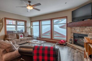 Fernseher, Kamin, Videospiele