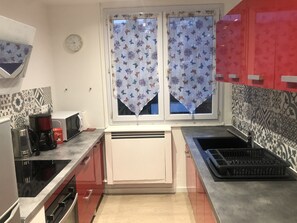 Fridge, microwave, oven, stovetop - F3 with 3 BEDS + Free Parking (Rouen)