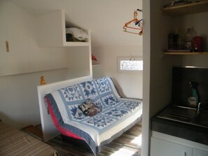 Interior - Fully equipped air-conditioned studio (Malijai)