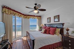 3 bedrooms, iron/ironing board, free WiFi, bed sheets - 🌞Spacious Beach Front Balcony-3BR Grandview East 401🌞 (PCB)
