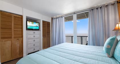 Cedar Key Breeze Gulf front townhouse 20% weekly / 30% monthly discounts!