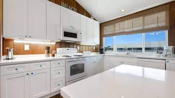 冰箱、微波炉、烤箱、炉灶