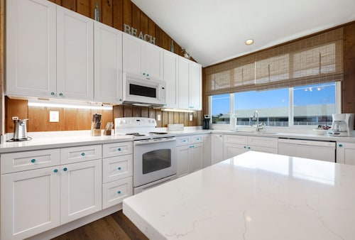 Cedar Key Breeze Gulf front townhouse 20% weekly / 30% monthly discounts!