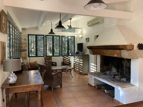 Between Uzès and Pont du Gard, a haven of peace with swimming pool