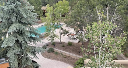 Green Acres Gorgeous Estate 9 minutes from the Plaza!