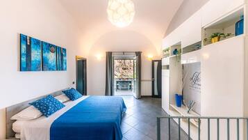 2 habitaciones, insonorización y tabla de planchar con plancha