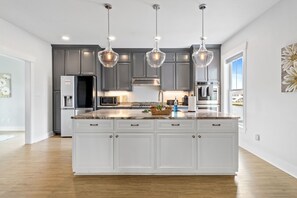 Refrigerador, microondas, horno, placa de cocina