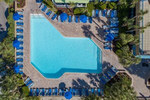 من حمّامات السباحة المغطاة، حمّام سباحة خارجي