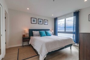 2 室のベッドルーム、デスク、アイロン / アイロン台、WiFi