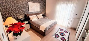 3 chambres, coffres-forts dans les chambres, bureau