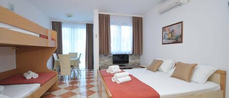 1 多间卧室、客房内保险箱、熨斗/熨衣板、免费 WiFi