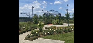 Property grounds - Apartment 100m from Pravets Golf&Spa Resort,  hiking trails&historical sights (Pravets)