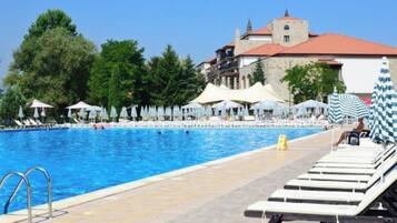Piscina interna, piscina externa