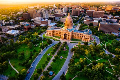 Spacious, well-appointed home with dog-friendly fenced yard - 1 mile to downtown